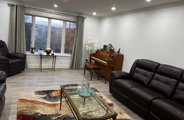 Large Spacious Waterfront Cottage