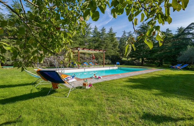 Typisch toskanisches Bauernhaus mit großem Garten und großem Pool