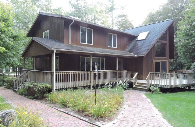 Large Suissevale Winnipesaukee Home Just 2 Minute Walk To Beach SPECIAL RATES