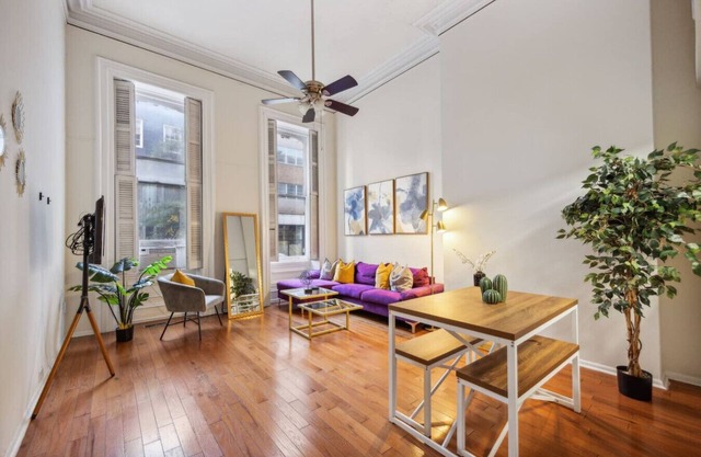 Large & Sunny 1/1 Located Near Rittenhouse Square