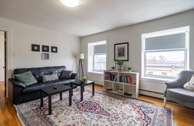 Large & Sunny Beautiful Home, AC