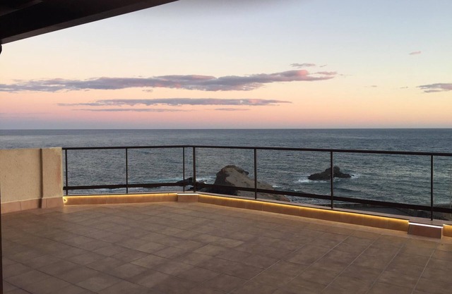 Große Terrasse mit spektakulärem Meerblick