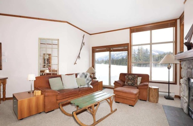 Large Townhome, Golf Course Views, Shared Hot Tub