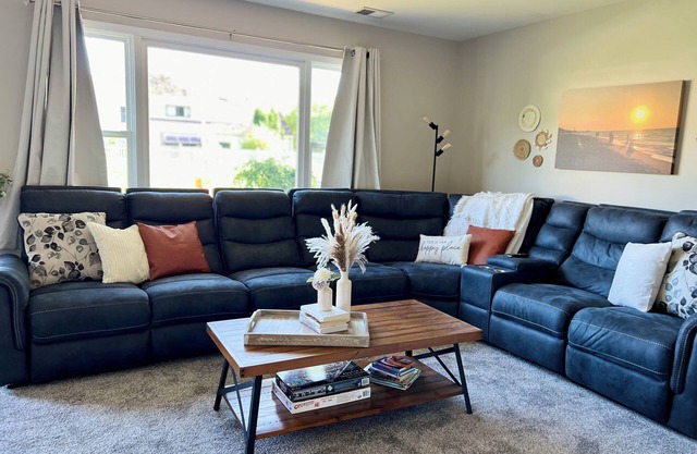 Large Townhouse! Close to Dunes State Park: Short-Term Stays