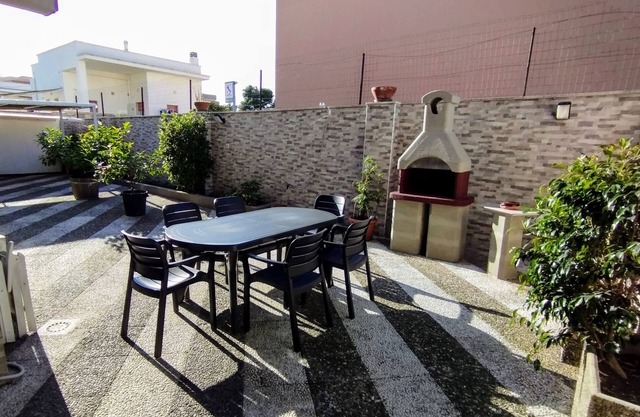 Large two-room apartment with garden and barbecue 7km from the sea