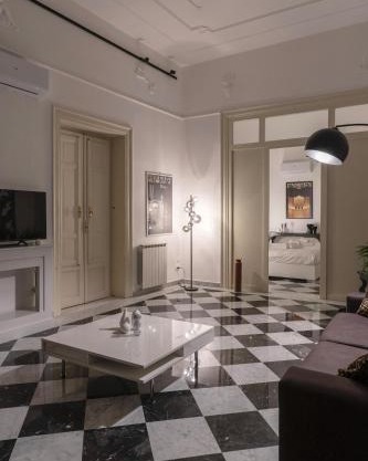 Large two-room apartment within walking distance of the Teatro Massimo