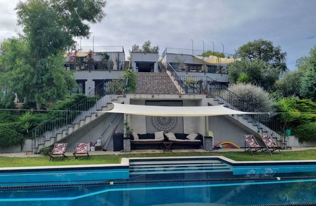 Large Unique - 8 Doppelzimmer mit Bad - 25 m Pool - Fitnessraum - Meer und Berge in der Nähe
