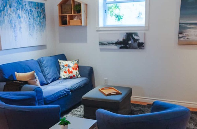 Large Upstairs Flat in Downtown Century Building (Pet Friendly)