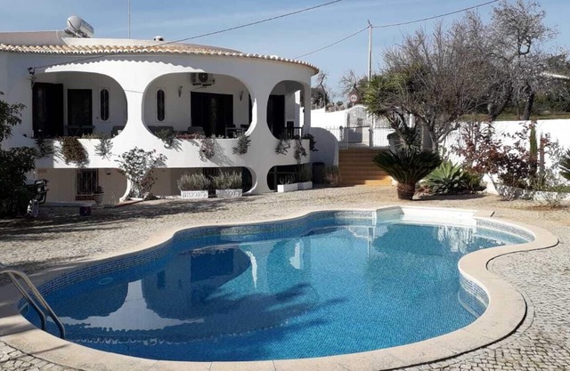 Large villa 10km from the beaches