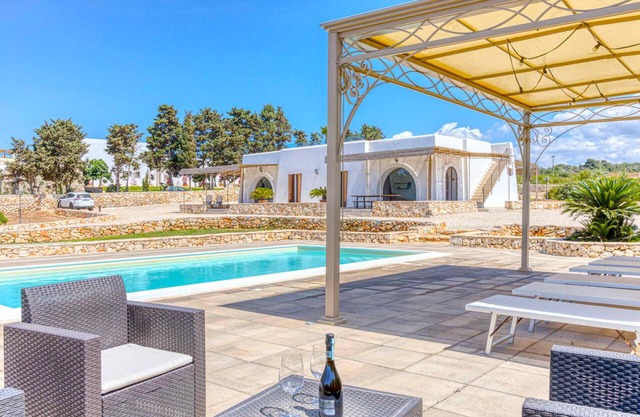 Große Villa (2 Apt.) mit Pool & Jacuzzi