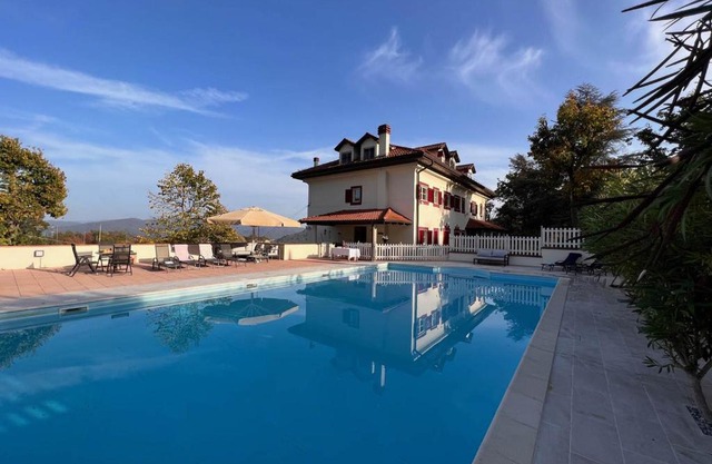 Large villa for 20 guests on large estate with private pool and tennis court Big conference room with facilities VILLAITALY EU
