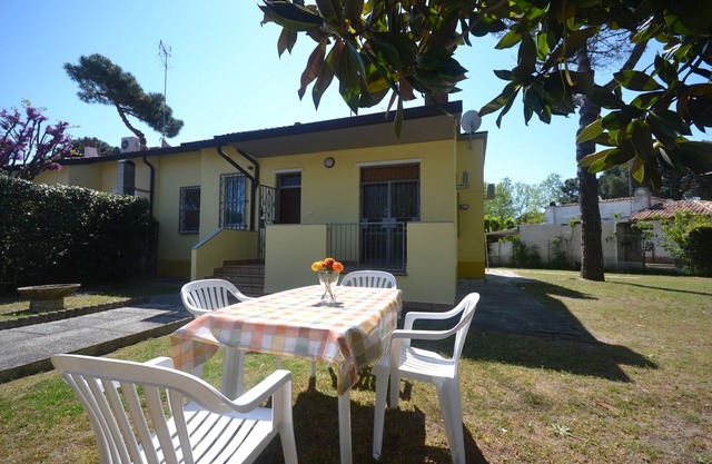 Große Villa mit 4 Schlafzimmer, zwei Badezimmer und einen großen Garten