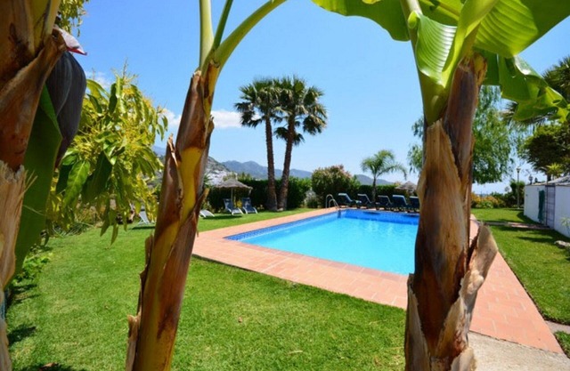 Große Villa, Pool, WiFi kostenlos, Klimaanlage, Pool, Grill, Tischtennis, bis 16, in der Nähe von beac