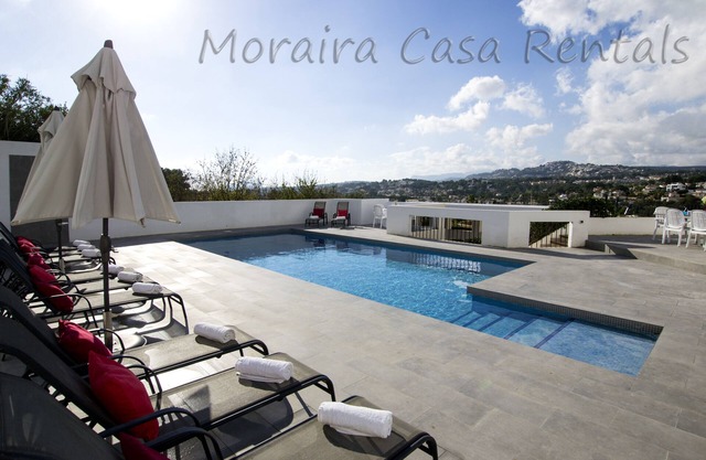 GROßE VILLA FÜR 11 PERSONEN, PRIVATER POOL, PANORAMABLICK, KLIMAANLAGE, WIFI, UK-TV.