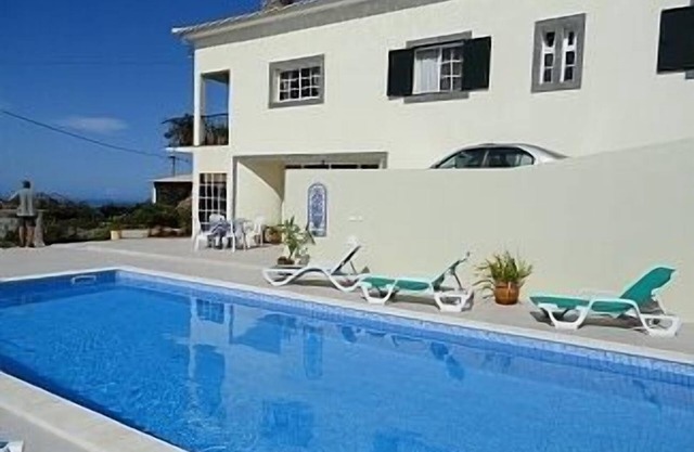 Große Villa mit privatem Innenhof, großem Pool und vielen Terrassen mit Meerblick