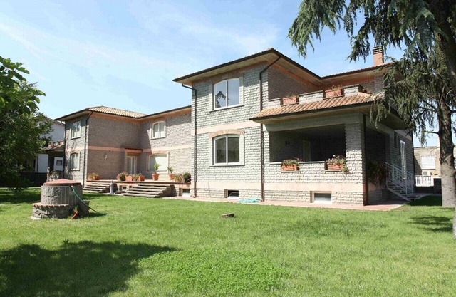 Große Villa von 560 qm für 20-24 Personen