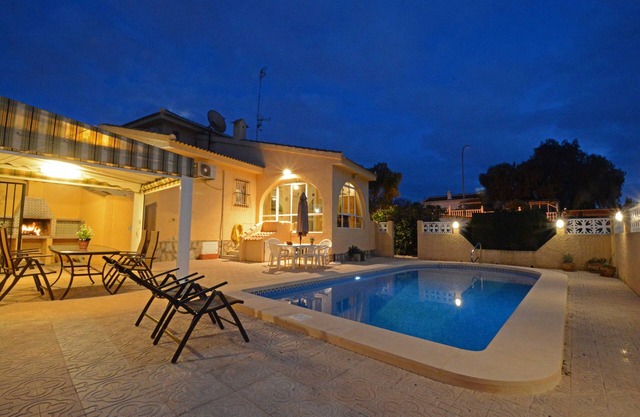 Große Villa mit privatem Pool für Familien.