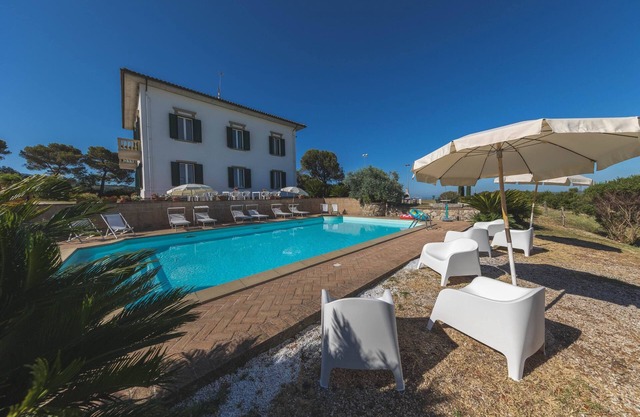 Villa mit Pool, privatem Tennisplatz,Grill, atemberaubender Blick, bis 24 Pers.