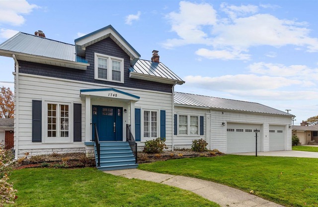 Large waterfront 3 bedroom beautiful home.