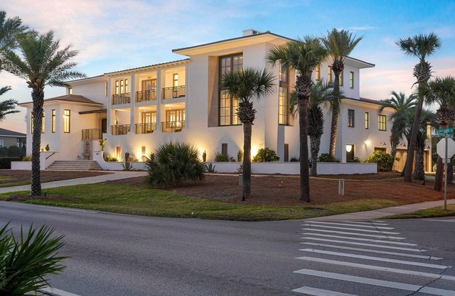 Large Waterfront House with Private Pool, Theater, and Beach Views in Holiday Isle, Destin