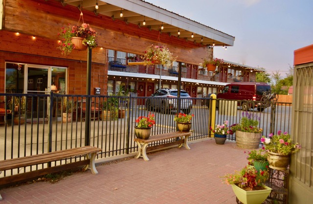 Lariat Motel