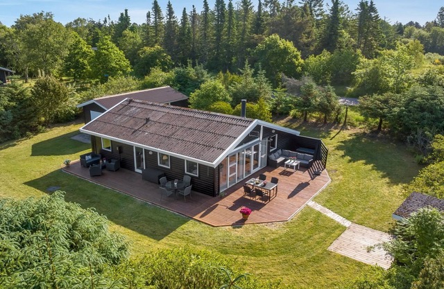 "Laris" - 700m to the inlet by Interhome