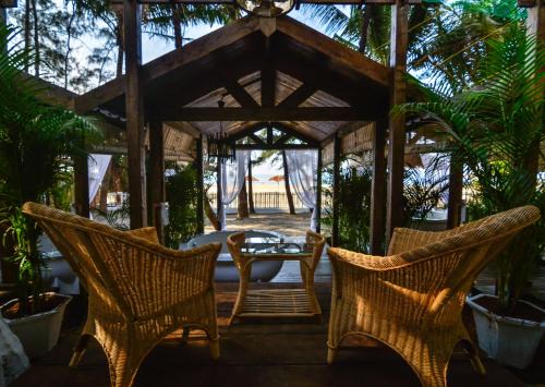 LaRiSa By The Beach, Morjim