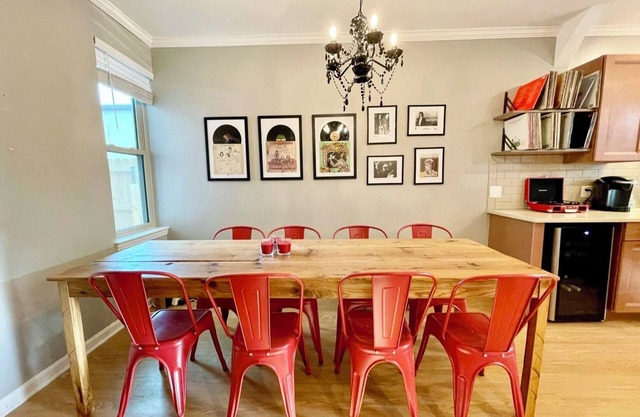 Larry's Lancaster Landing: 3 bedroom row house, walkable to downtown Lancaster