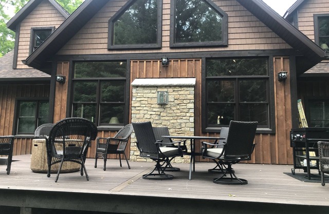 Larsen Lodge Downtown Village Egg Harbor, Sauna, New, Rustic and Elegant.