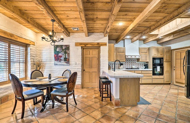 Las Cruces Home 'La Casa Blanca' w/ Courtyard