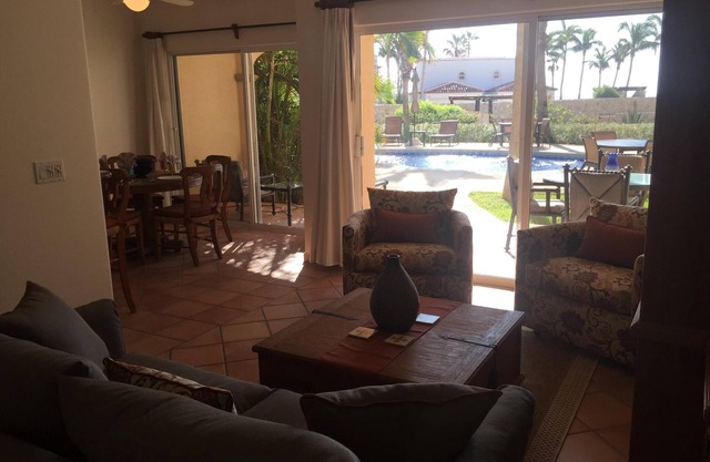 Las Mananitas - Beachfront Erdgeschoss 1BR Condo, Semi-Private Pool