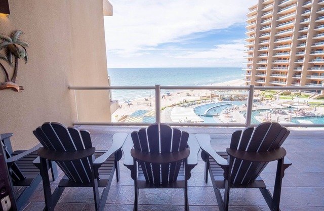 Las Palomas Resort Phase 2-OCEANFRONT 2 bed/2 bath condo-perfect location!