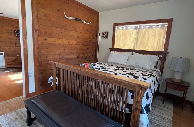 Lasater Ranch Bunkhouse- close to town & wineries!