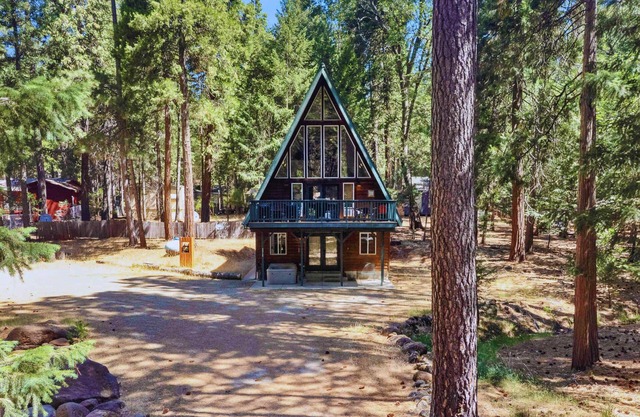 Lassen A-Frame Cabin w/ Hot Tub