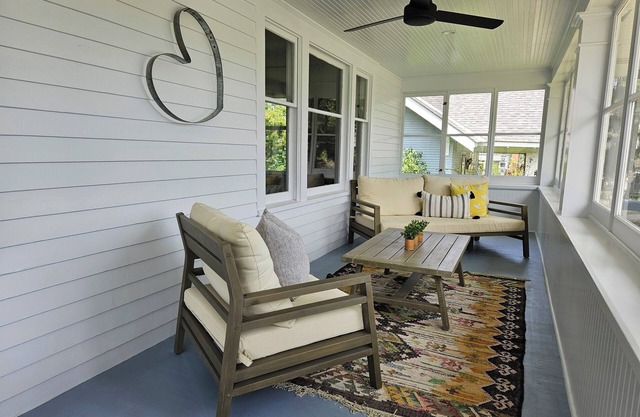 Sunny Summer Stays! Low Midweek Rates. No Cleaning Fees.