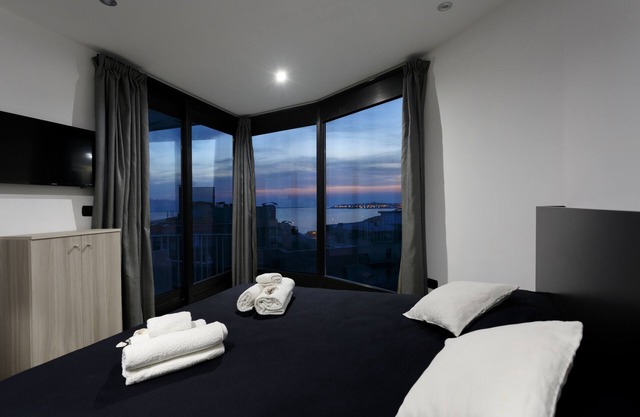 PENTHOUSE GERADE RENOVIERTES MEER GALLIPOLI SALENTO MIT 250MQ TERRASSE