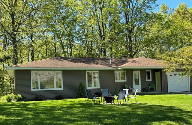 Ironman Triathlonwochenende noch offen. 2 Bett in der Nähe von Leland und Suttons Bay