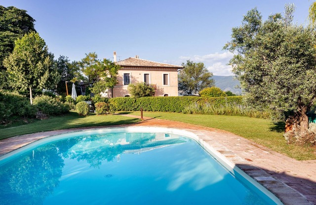 Last Minute Angebot Juli / August in hochwertiger Villa mit privatem Pool in Umbrien