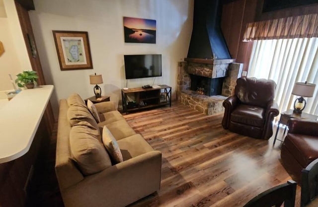 Last Minute Only! Comfy Condo Close to NorthStar and Lake “The Happy Haven”