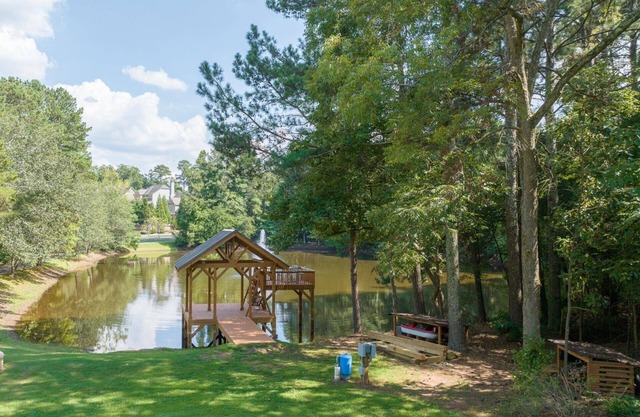 Experience the Private Pond & Dock |Relax by the Fire |Raving Reviews at Blackjack Acres|Truist Park