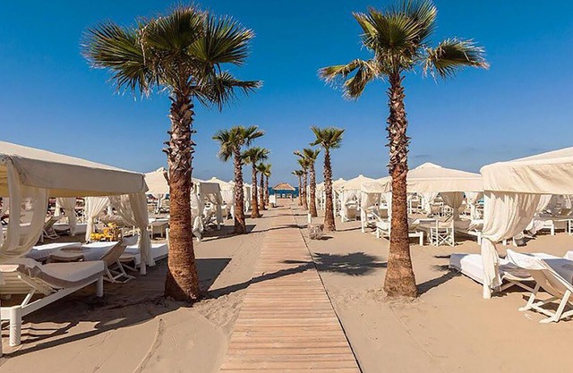 **LAST MINUTE** VILLA TORRE Sleeps 8 with 2 pools, A/C few steps from the beach