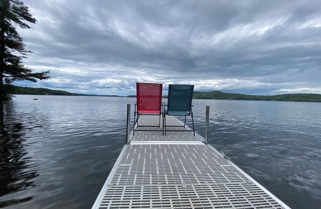 Last Minute Welcome! Waterfront 4-season house. Peaceful but central Location.