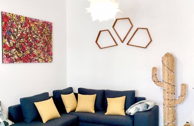 LAU 8. 80m2 Wohnung, hell und funktional, in der Nähe des TGV-Bahnhofs und der französischen Schule