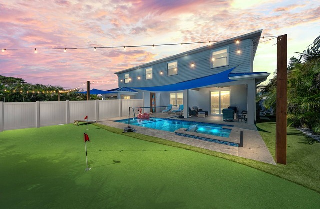 Launch Pad 5/4.5 with En Suites- Beach access