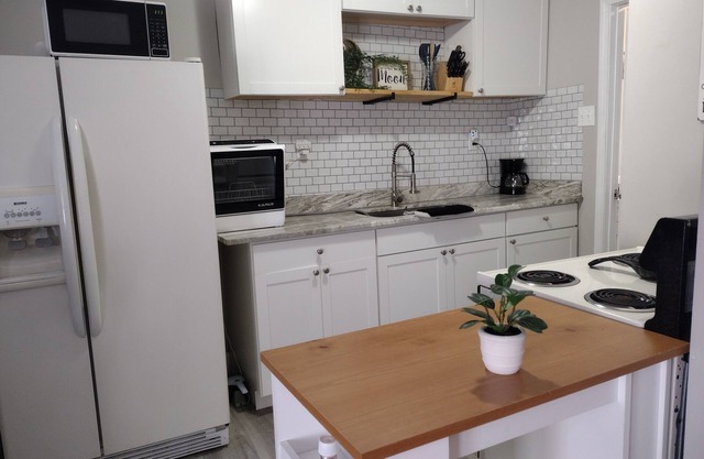 Launching New 2 Bedroom Suites With Family Downtown Wifi Kitchen Full Bathroom