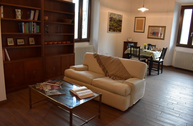 Lauras Haus ist ein großer heller Raum, nur 900 m. von den Boboli-Gärten.