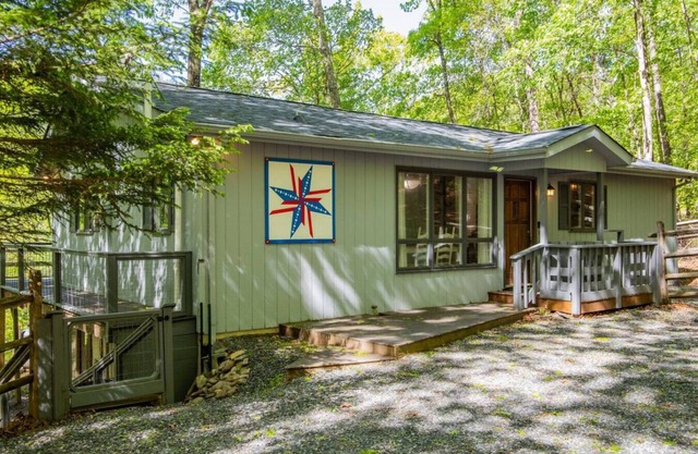Laurel Creek Cottage - Powder Horn Mountain,VIEW and Sounds of Laurel Creek