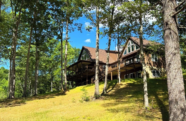 Laurel Mountain Getaway 🌄 Trout Fish on Crooked Creek🎣