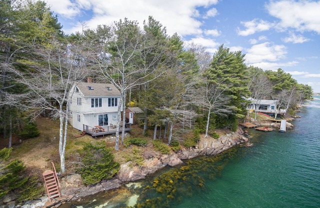 Laurel Shore Cottage with Seasonal Private Tidal Dock, Pet friendly.