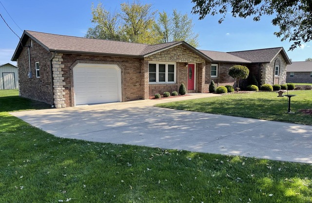 Laurie's Place-Luxurious & Spacious Home Sleeps10! Amazing Large Enclosed Patio!